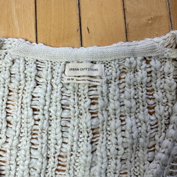URBAN OUTFITTERS Open Weave V Neck Chunky Sweater Size XS - Picture 4 of 8